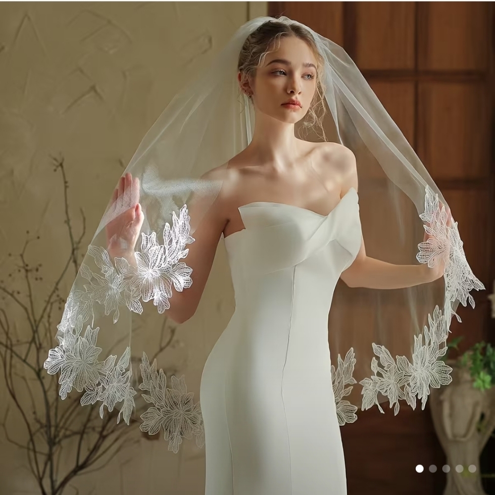 Elegant White Lace Bridal Veil